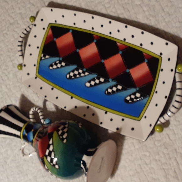 Carnival Hand Painted Alice in Wonderland Jewelry Tray & Vase - Picture 12 of 12